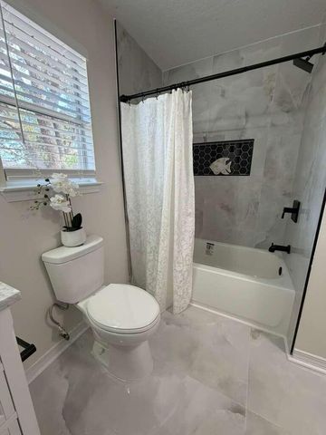 2202 Avenida De Sol, Navarre, FL 32566