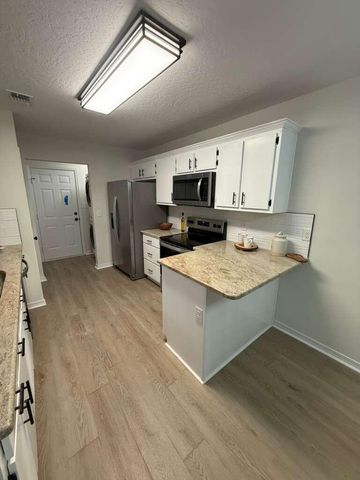 2202 Avenida De Sol, Navarre, FL 32566