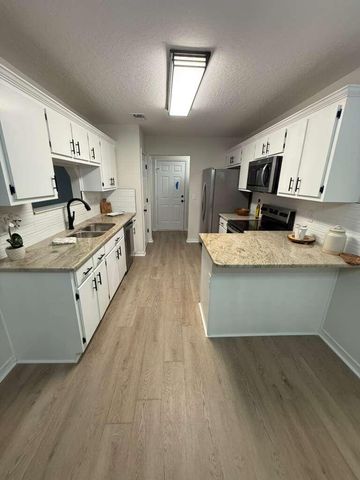 2202 Avenida De Sol, Navarre, FL 32566