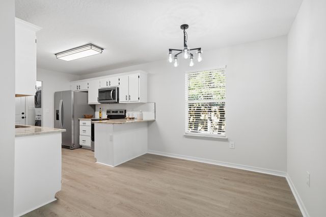 2202 Avenida De Sol, Navarre, FL 32566