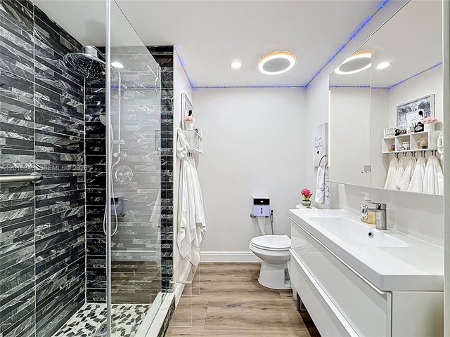 952 Sevilla Cir, Weston, FL 33326