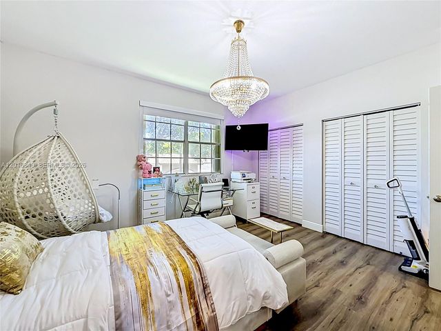 952 Sevilla Cir, Weston, FL 33326