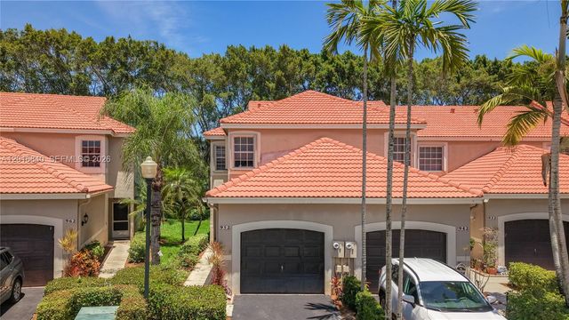 952 Sevilla Cir, Weston, FL 33326