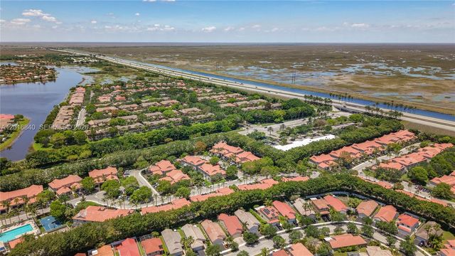952 Sevilla Cir, Weston, FL 33326
