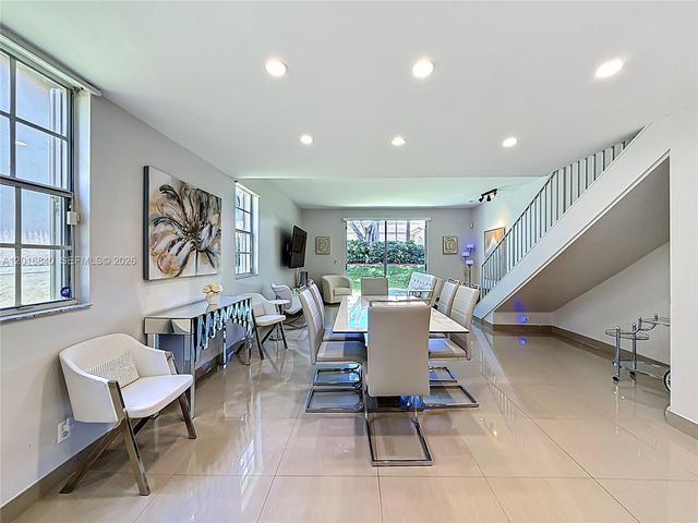 952 Sevilla Cir, Weston, FL 33326