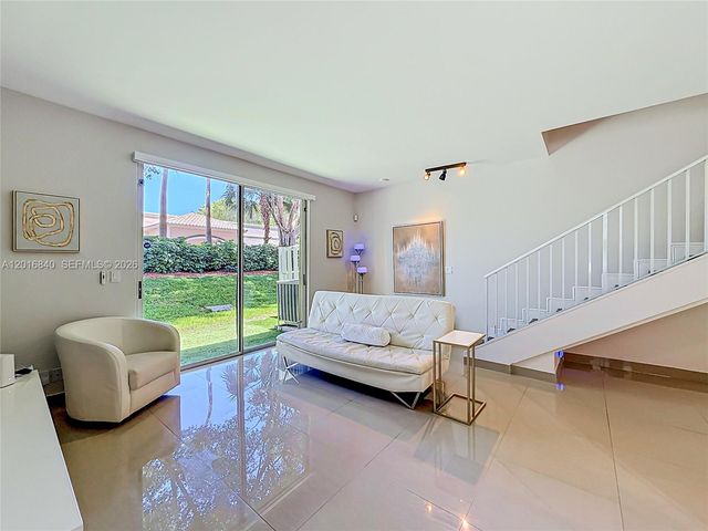 952 Sevilla Cir, Weston, FL 33326