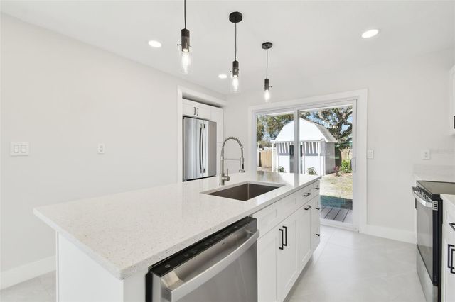 4715 W WISCONSIN AVENUE, Tampa, FL 33616