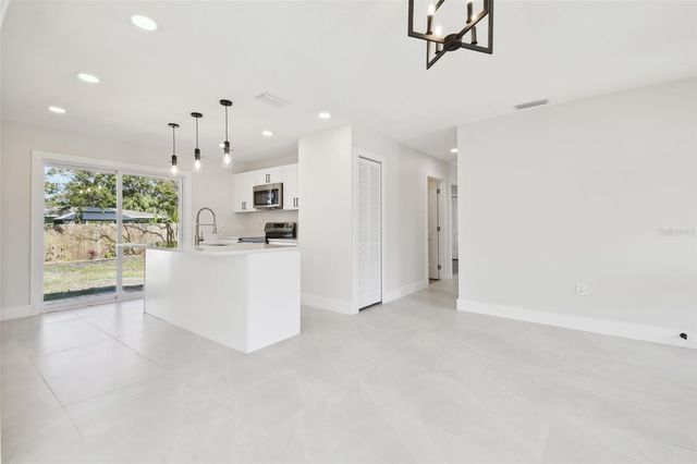 4715 W WISCONSIN AVENUE, Tampa, FL 33616