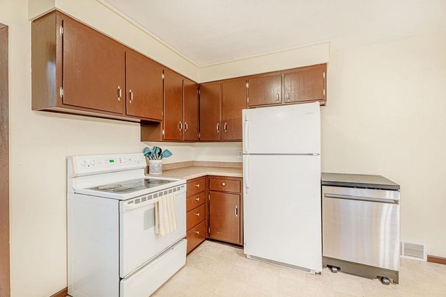 1526 ARIZONA Pass, Madison, WI 53704