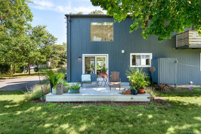 4 Joysan Court, Hampton Bays, NY 11946