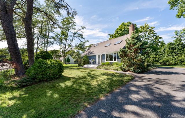 4 Joysan Court, Hampton Bays, NY 11946