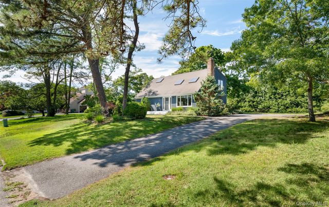 4 Joysan Court, Hampton Bays, NY 11946