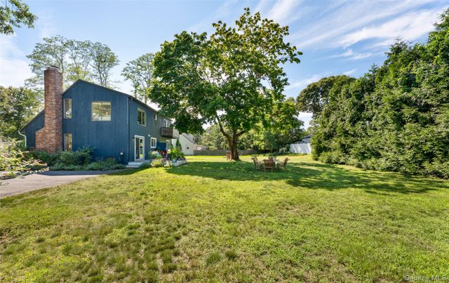 4 Joysan Court, Hampton Bays, NY 11946