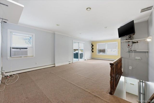 401 W Walnut Street Upper, Long Beach, NY 11561