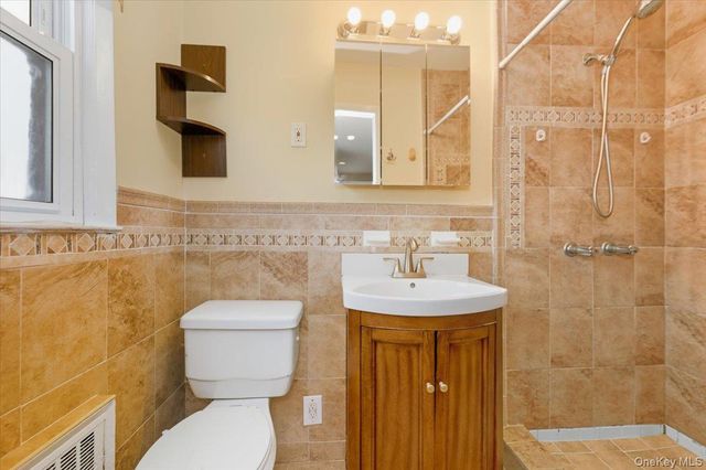 401 W Walnut Street Upper, Long Beach, NY 11561