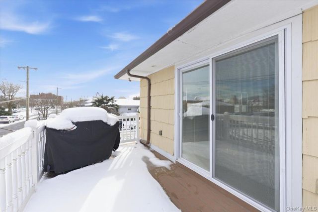 401 W Walnut Street Upper, Long Beach, NY 11561