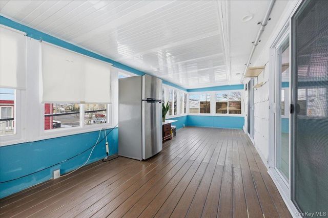 401 W Walnut Street Upper, Long Beach, NY 11561