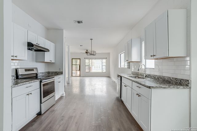 633 W Lullwood Ave, San Antonio, TX 78212