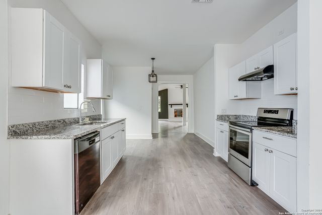 633 W Lullwood Ave, San Antonio, TX 78212