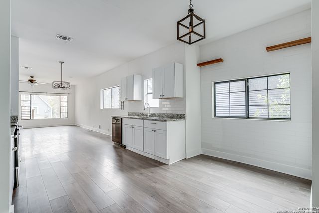 633 W Lullwood Ave, San Antonio, TX 78212