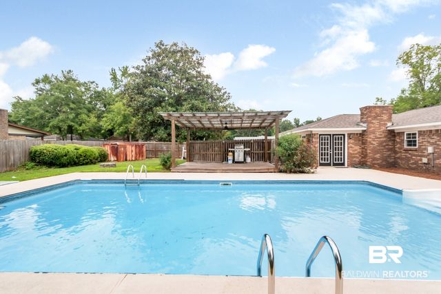 2300 E Christopher Drive E, Mobile, AL 36609