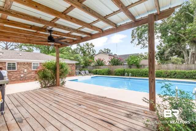 2300 E Christopher Drive E, Mobile, AL 36609
