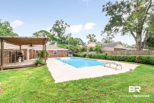 2300 E Christopher Drive E, Mobile, AL 36609