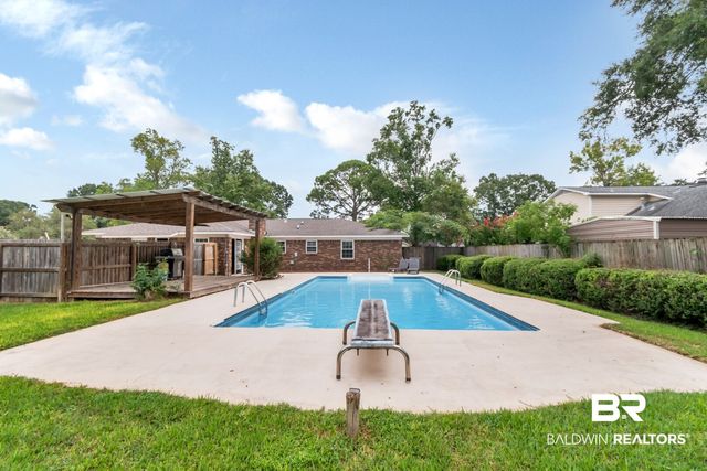 2300 E Christopher Drive E, Mobile, AL 36609