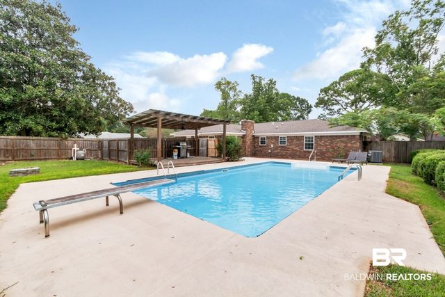 2300 E Christopher Drive E, Mobile, AL 36609