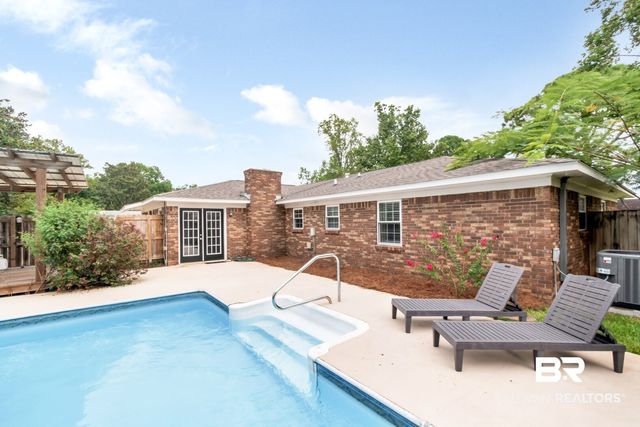 2300 E Christopher Drive E, Mobile, AL 36609