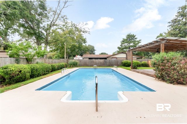 2300 E Christopher Drive E, Mobile, AL 36609