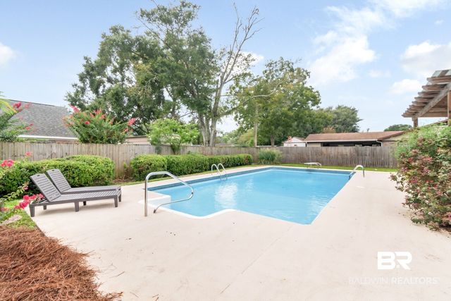 2300 E Christopher Drive E, Mobile, AL 36609