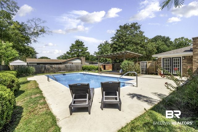 2300 E Christopher Drive E, Mobile, AL 36609
