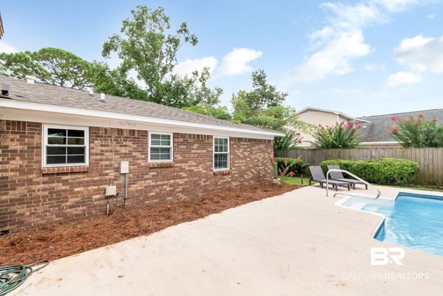 2300 E Christopher Drive E, Mobile, AL 36609
