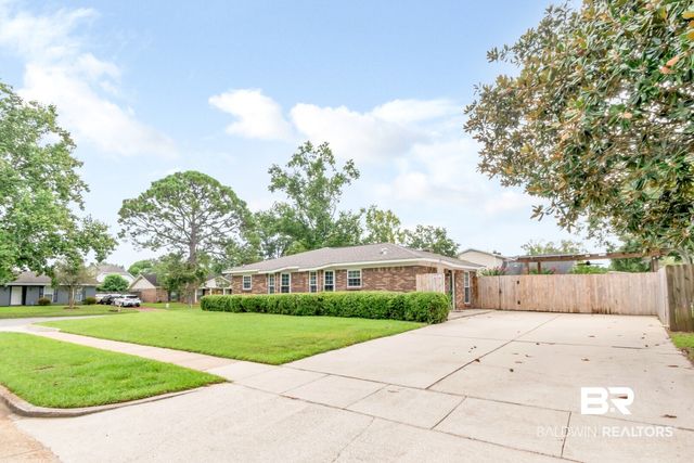 2300 E Christopher Drive E, Mobile, AL 36609