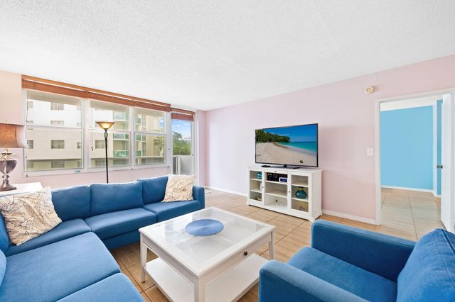 3725 S Ocean Drive 420, Hollywood, FL 33019