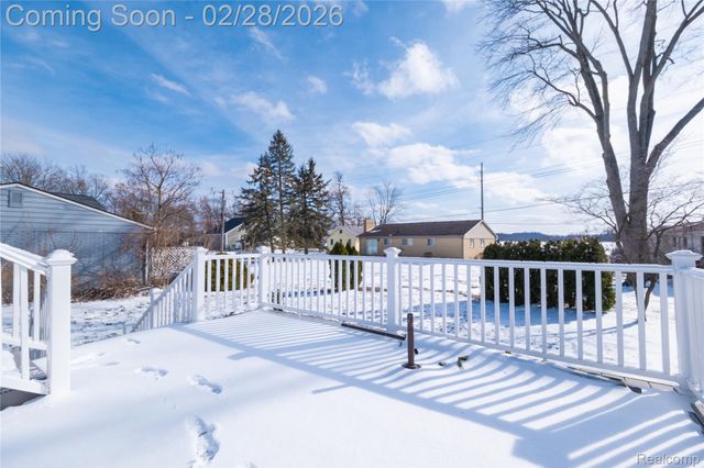 7663 Pleasant Manor Drive, Waterford Charter Township, MI 48327