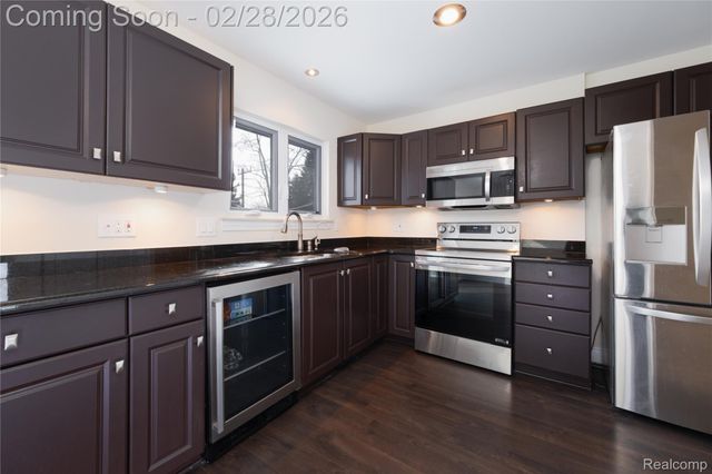 7663 Pleasant Manor Drive, Waterford Charter Township, MI 48327