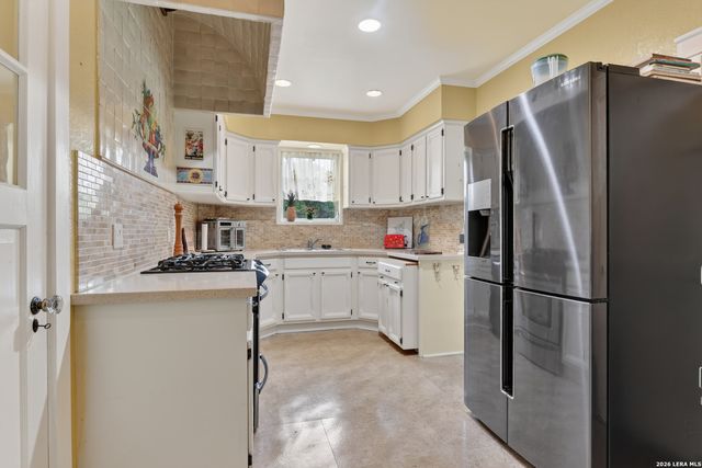 141 E MAGNOLIA AVE, San Antonio, TX 78212