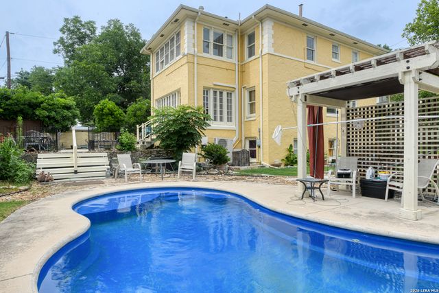 141 E MAGNOLIA AVE, San Antonio, TX 78212