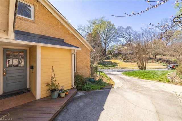 1602 W End Place, Greensboro, NC 27403