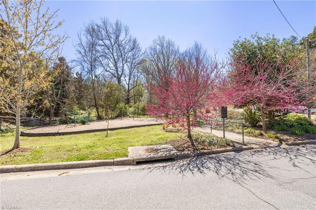 1602 W End Place, Greensboro, NC 27403