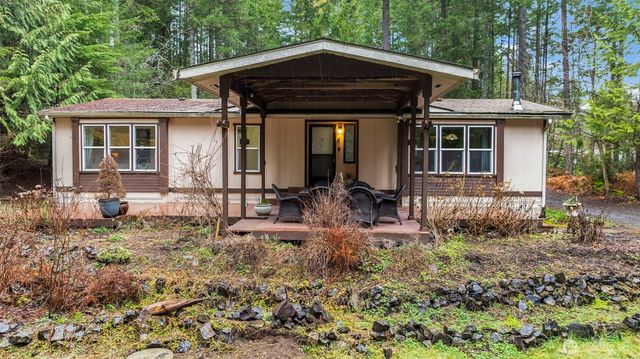 61 N Cresthill Way, Hoodsport, WA 98548