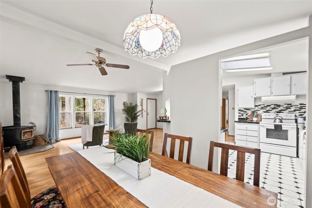 61 N Cresthill Way, Hoodsport, WA 98548