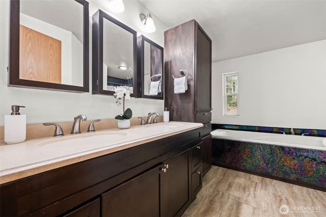 61 N Cresthill Way, Hoodsport, WA 98548