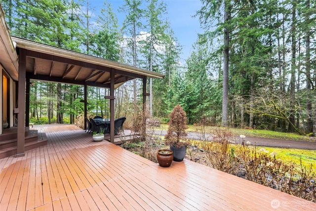 61 N Cresthill Way, Hoodsport, WA 98548