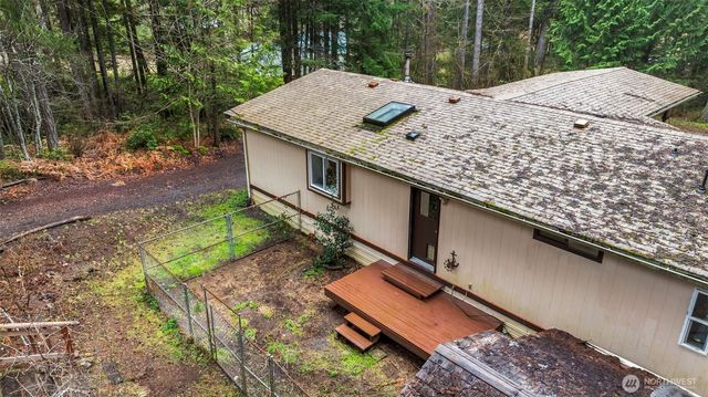 61 N Cresthill Way, Hoodsport, WA 98548