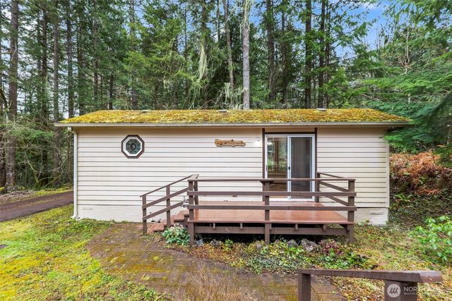 61 N Cresthill Way, Hoodsport, WA 98548