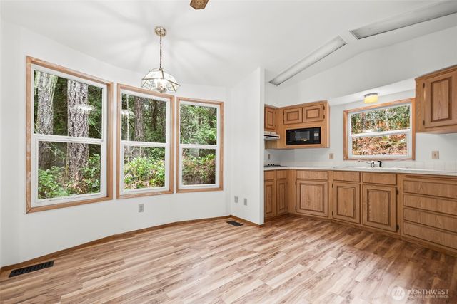 61 N Cresthill Way, Hoodsport, WA 98548