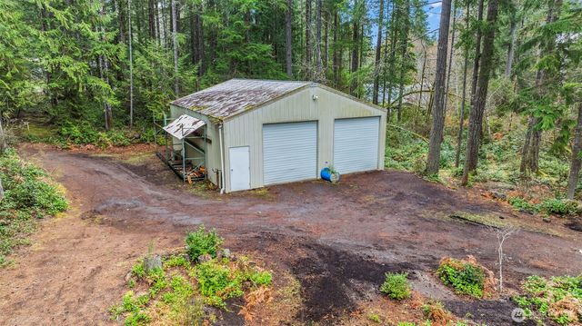 61 N Cresthill Way, Hoodsport, WA 98548